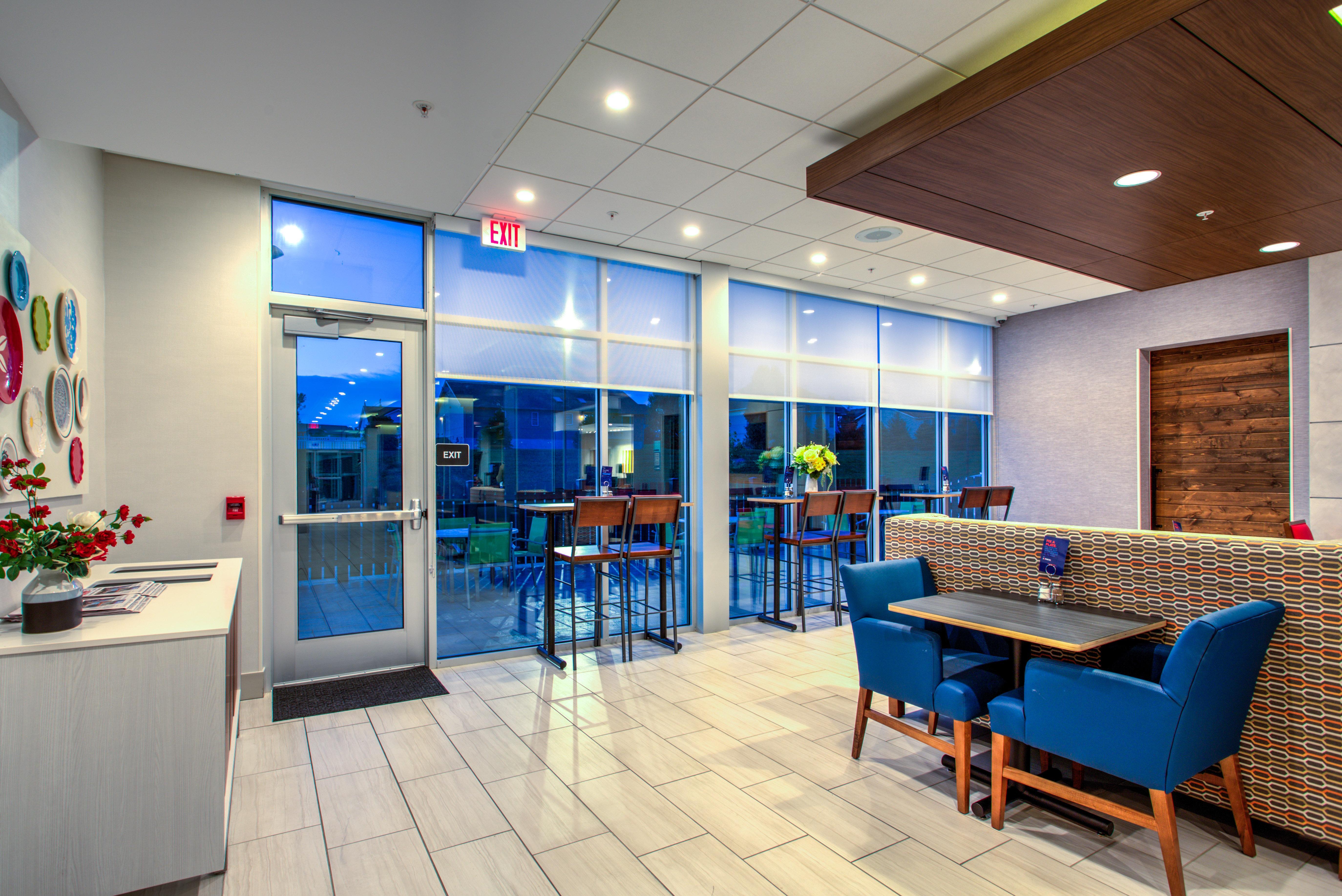 Holiday Inn Express & Suites Reedsville - State Coll Area, An Ihg Hotel Exterior foto