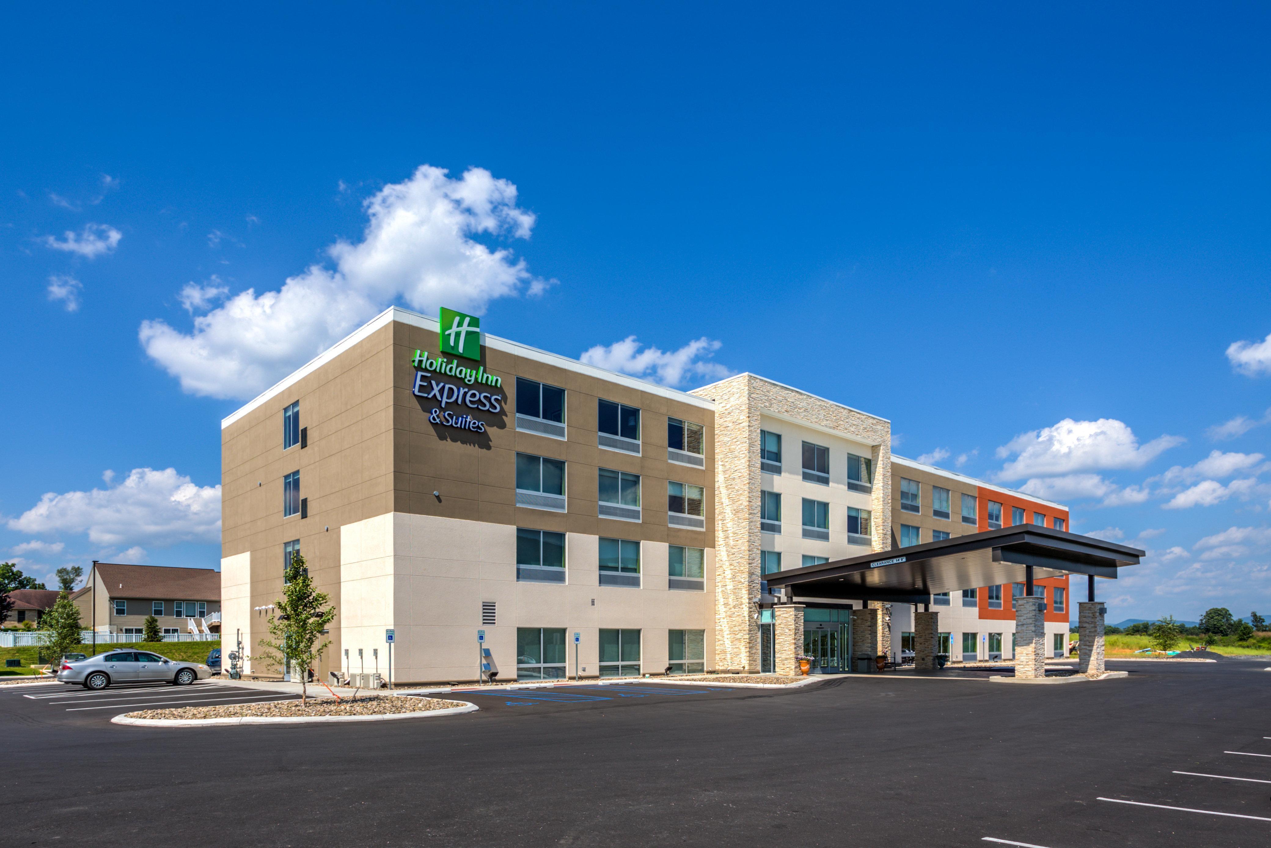 Holiday Inn Express & Suites Reedsville - State Coll Area, An Ihg Hotel Exterior foto